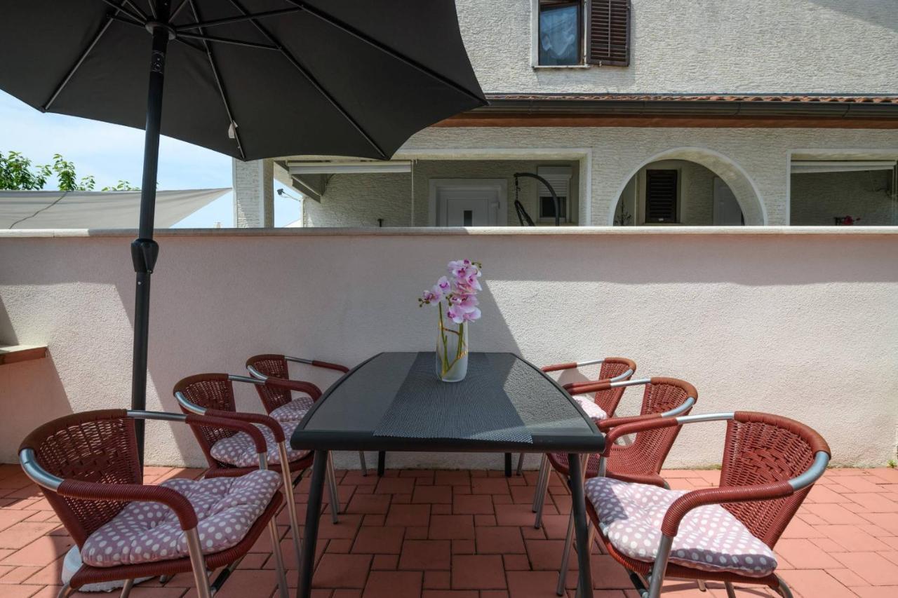 Apartments Somi Porec Exterior photo